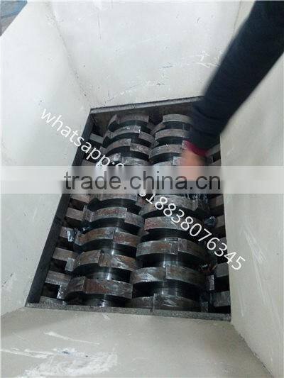 Automatic type 25 blades Waste plastic two shaft shredder machine