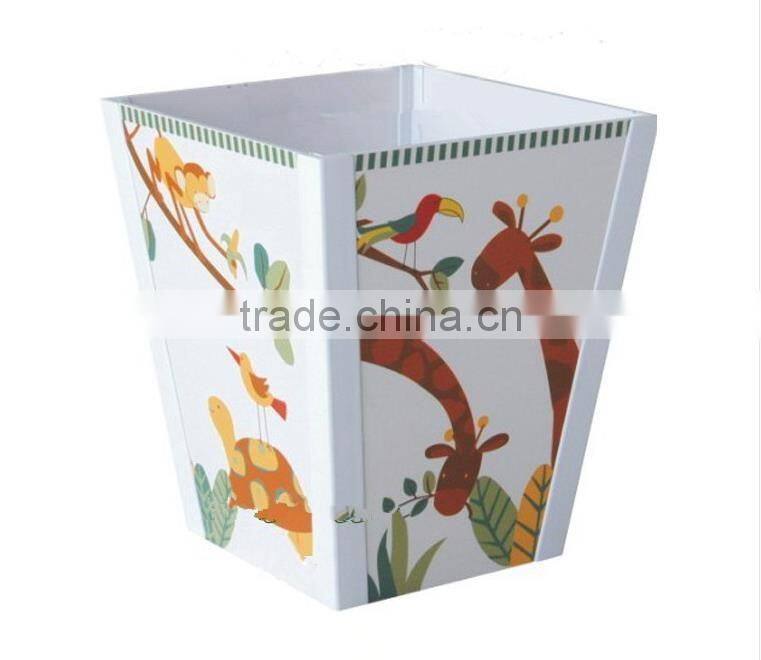 Simple wooden dustbin