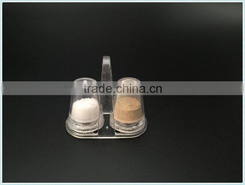 Disposable salt and pepper shaker/salt and pepper shaker