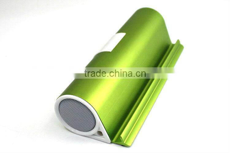 Wireless Bluetooth Speaker with Tablet PC Stand (green)