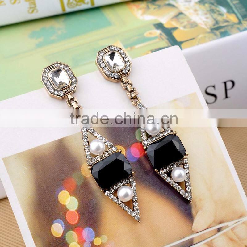Latest Fashion trangle fancy paerl stud earring women hanging earring