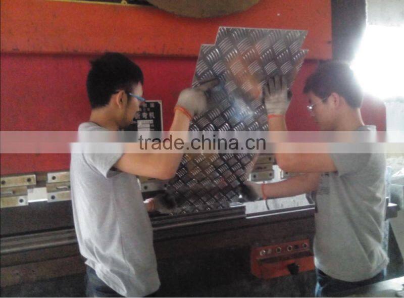 Aluminum checkered plate processing tray