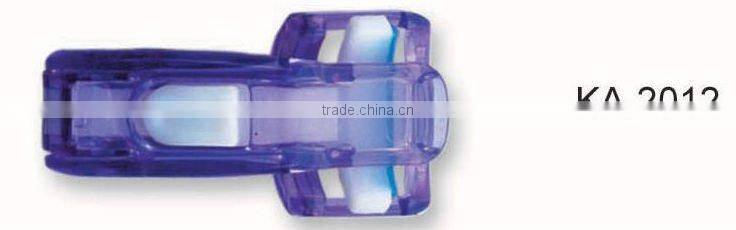 plastic eyelash curler