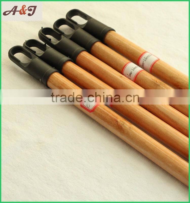 Varnished eucalyptus wooden broomstick with 7.0cm plastic cap