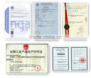 Fast moving cheap toy candy tennis racket toy with sweet