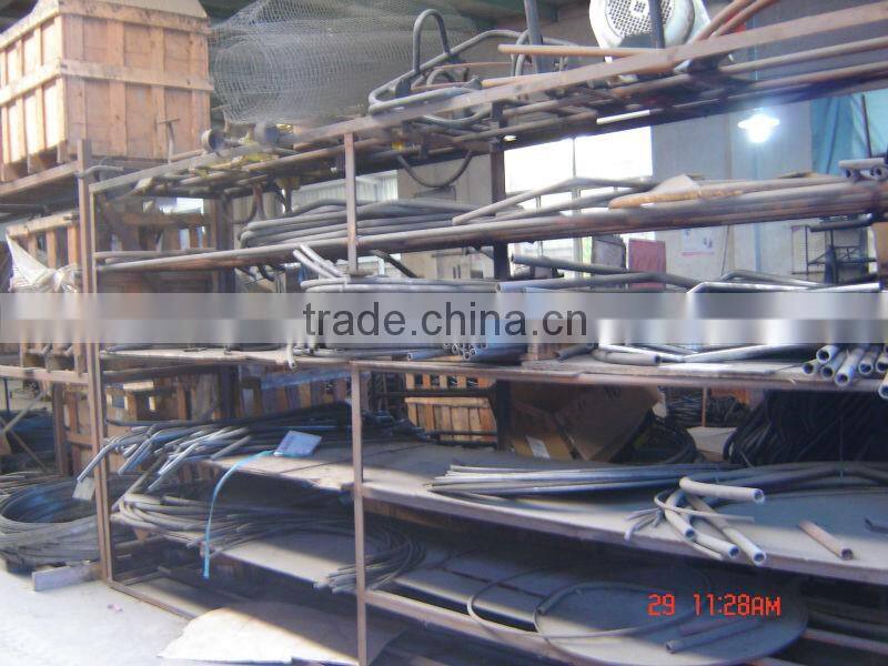 Screeding concrete vibrator screed with Honda engine has strong power