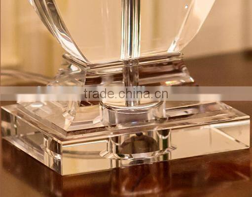 Medal shape design K9 clear crystal table lamp with fabric lampshade