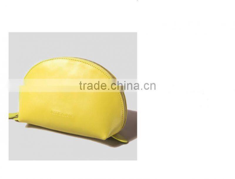 High quality shell shaped professional makeup bag