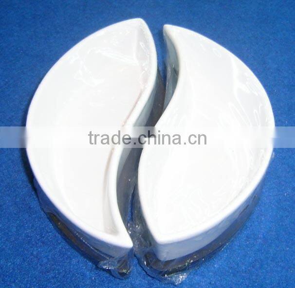Leaf shaped ceramic snack plate divided plate tray with wooden base