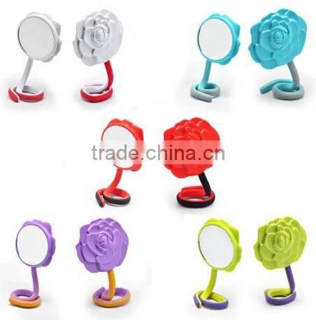 Flexible rose shape makeup mirror