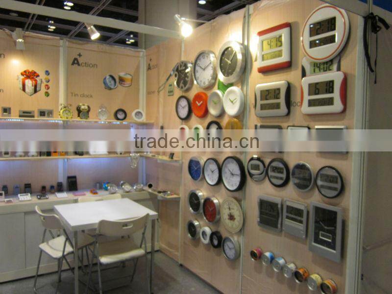 Digital Photo Frame and Table Clock with Clip