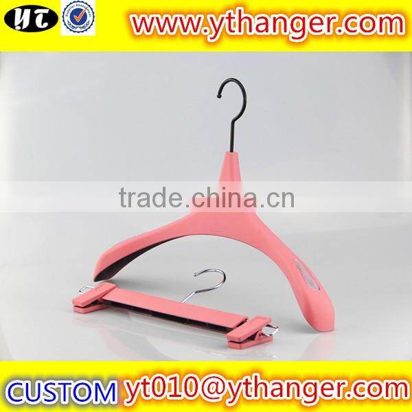 YY0445 white rubber coated plastic hanger for brand shops rubber clothes hanger