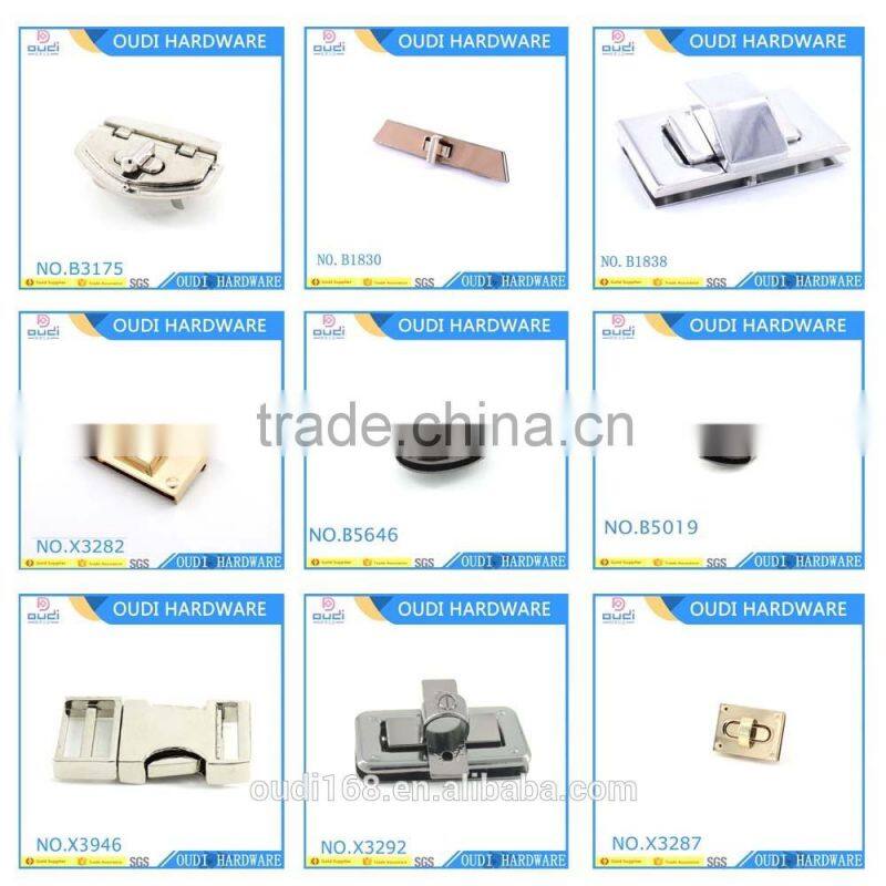 2016 the most popular Zinc alloy light gold bag accessories turn lock.