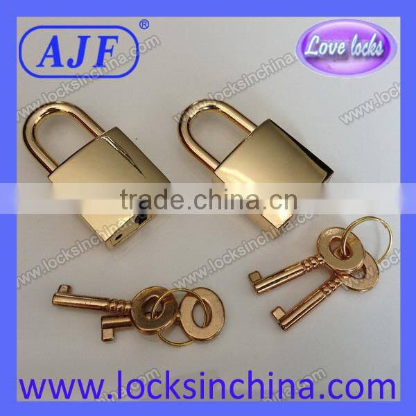 AJF 2015 decorative heart padlocks