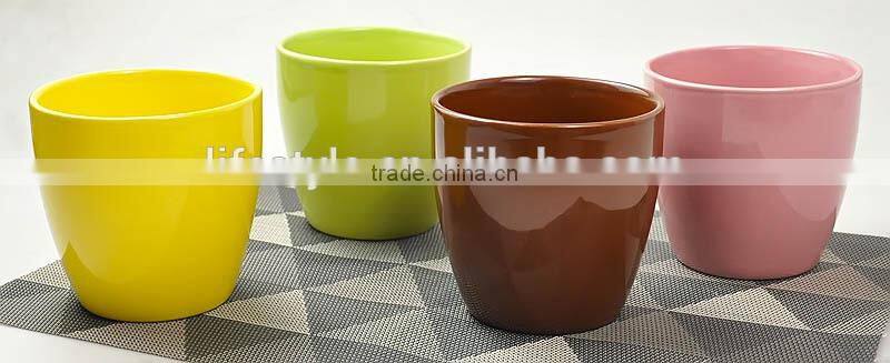 Ceramic plant pots with solid color