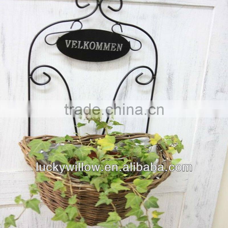 Driect supply graceful wall wicker hanging basket for garden decoration