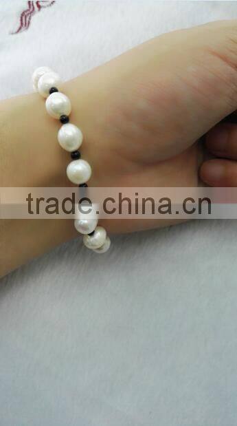 AA 7-8mm white and 3-4mm black freshwater pearl bracelet