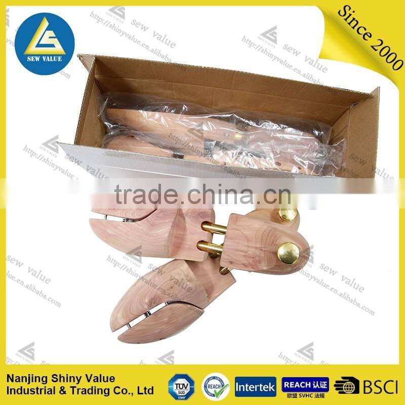 Pine wood material shoe tree type cheap wooden shoe stretcher with logo plate to put on