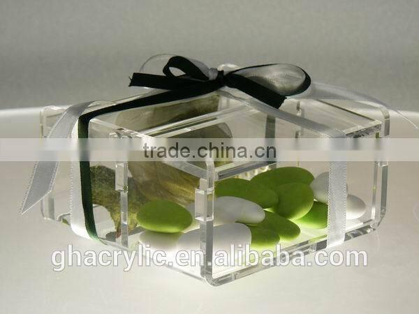 Customized acrylic box in clear color present acrylic box with lock, acrylic box with lid