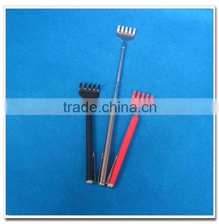 Comfortable metal telescopic back scratcher