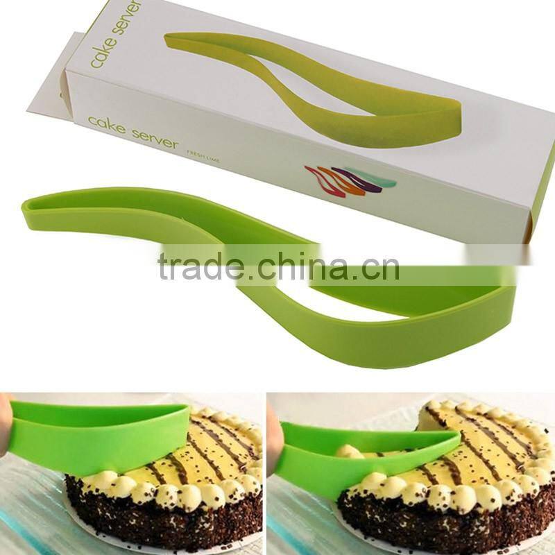 wholesale custom colorful plastic Cake cutter with one-piece