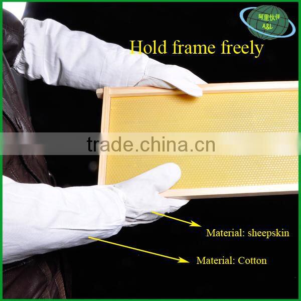 Highly safe and practical protective suit for beekeepers