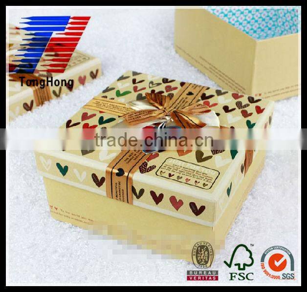 purple heart-shaped cardboard gift box