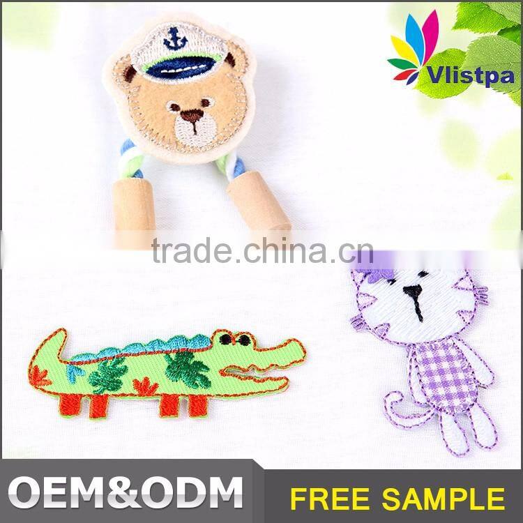 2016 Fashion wholesale cheap custom embroidered fabric patch