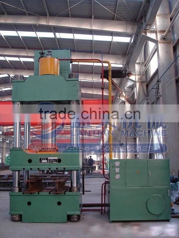 Horizontal hydraulic sponge iron block making machine