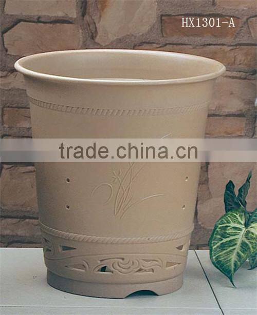 middle size flower pot