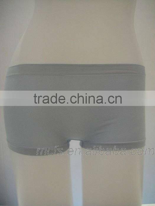 Comfortable women's seamless bra set