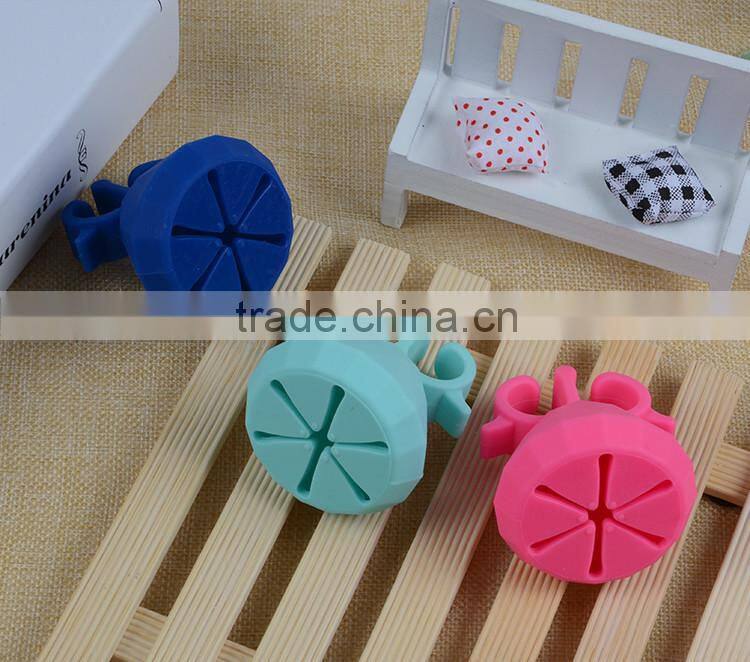 Private label two finger wearable silicone clear nail polish holders