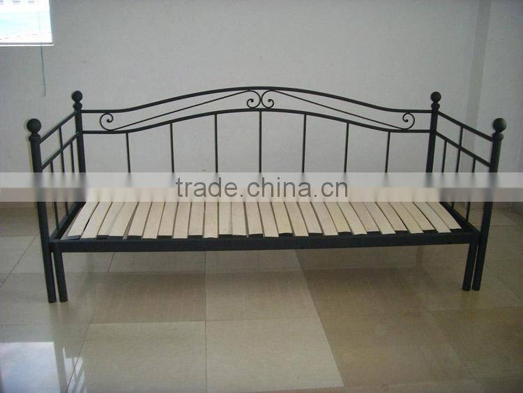 2016 Modern bedroom push and pull metal daybed