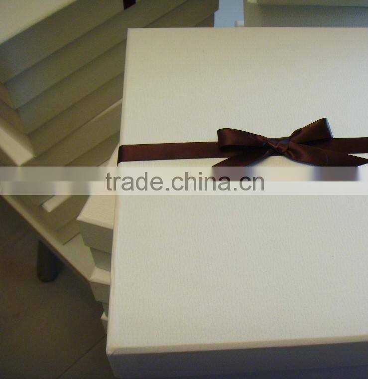 2014 custom white box with silk for packing luxury dress