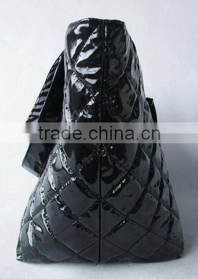 Novelty reversible tote bag