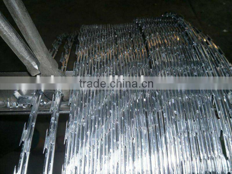 BTO-22 BTO60 BTO65 razor barb wire or concertina wire with razor factory