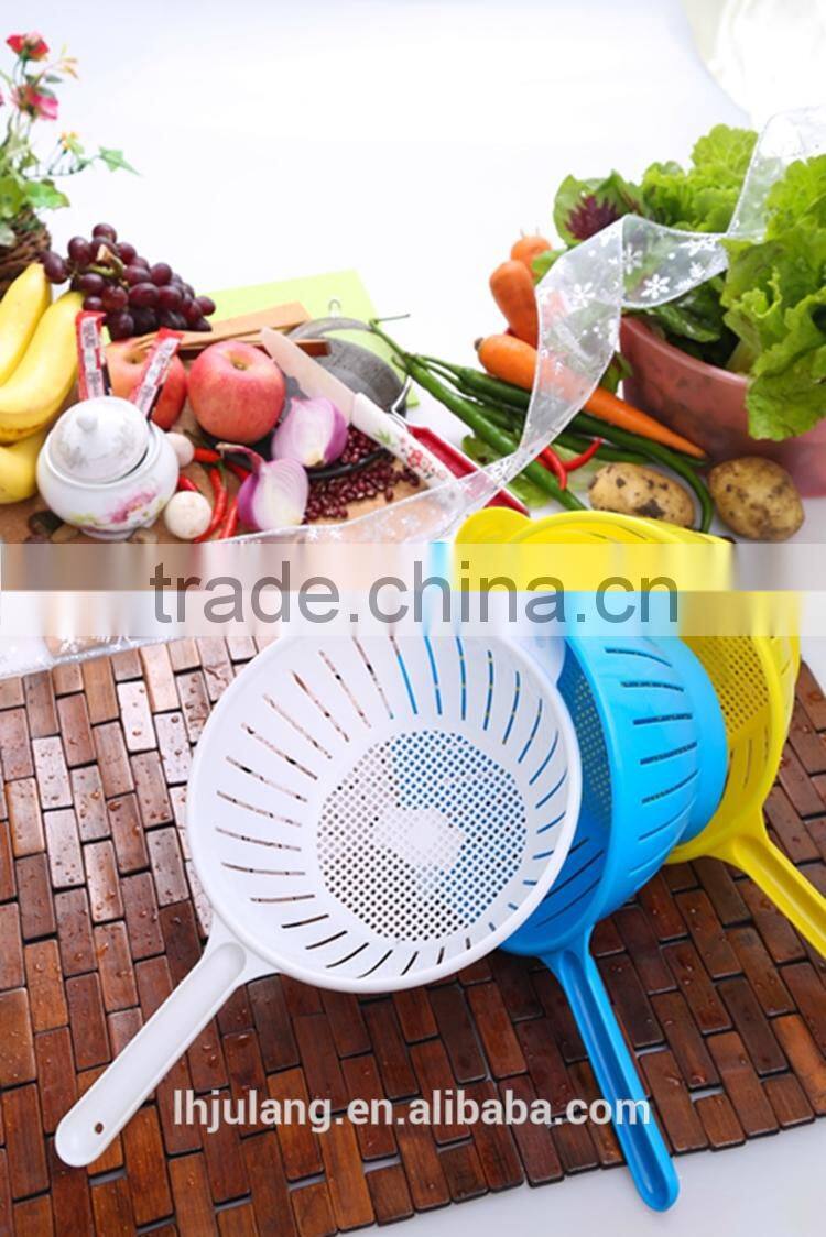 Wholesale plastic colander with handle for Kitchen / Useful plastic colander with handle for Kitchen