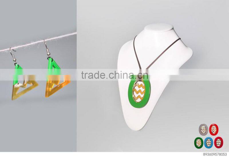 Set of necklace and earrings, made of natural horn and lacquer in Vietnam code: KS_VTC15