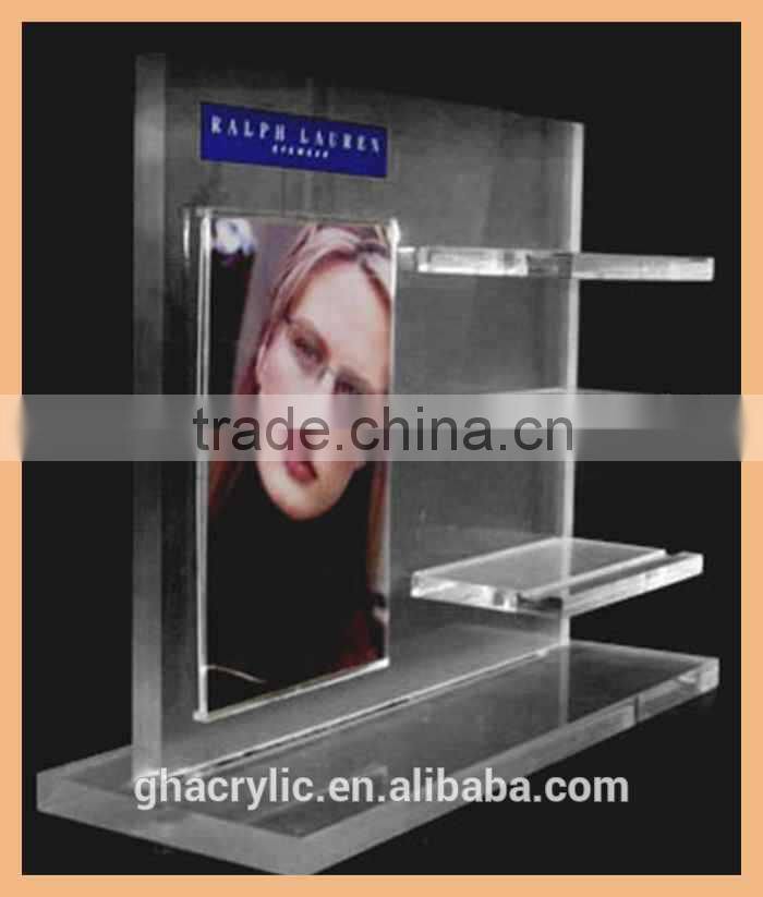 corner glass display cabinet display of Pint glass cube display