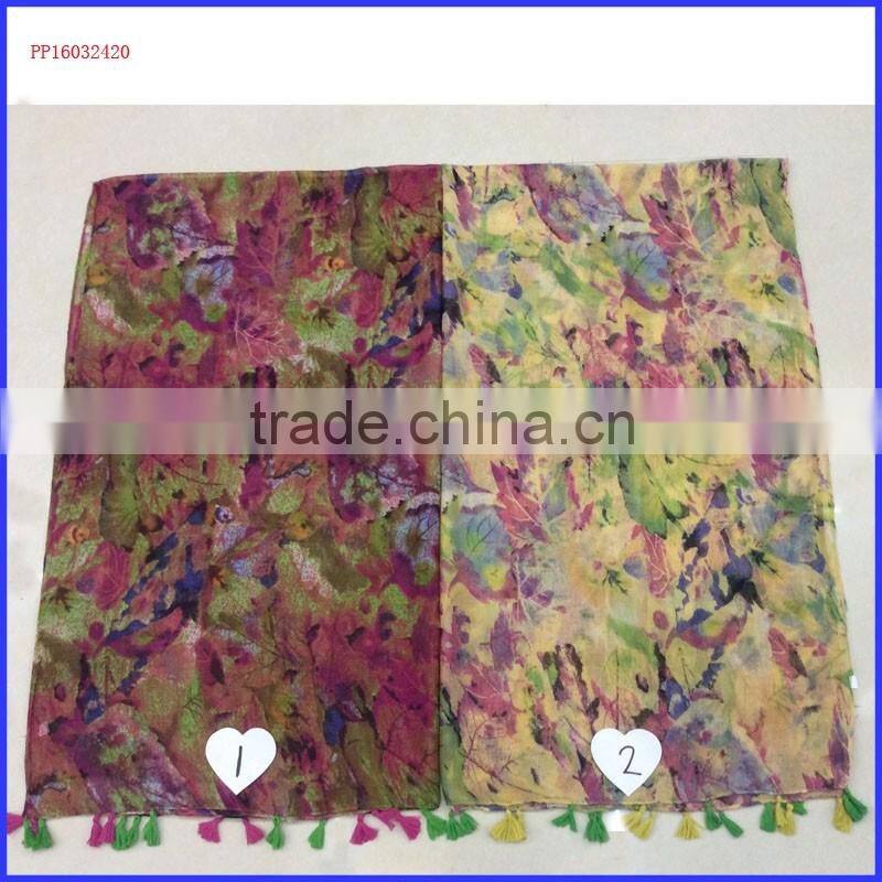 2016 small red flower printed scarf with fringe wholesale