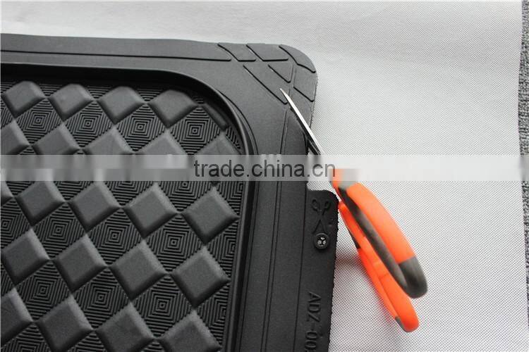 Tailorable car mat can be cut to the right size with high edge
