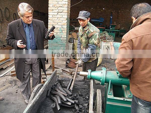 2016 hot sale sawdust charcoal making machine/briquette making machine price with high quality