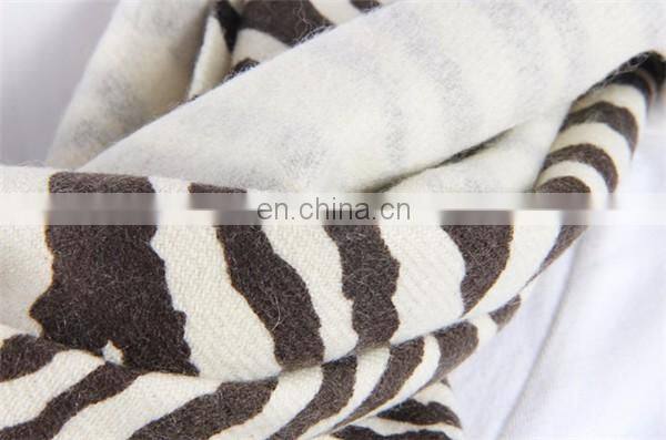 2017 factory direct sale double side tassel winter lady cashmere scarf twill fabric in print leopard zebra animal fabric scarf