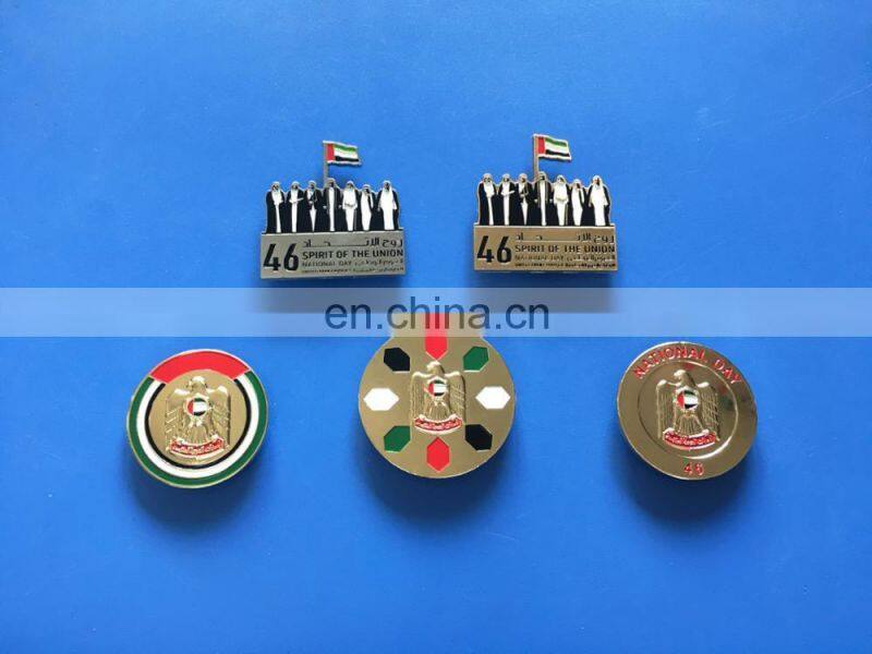 2017 hot sale national day souvenir badges with UAE national emblem customized memorial gift metal badge