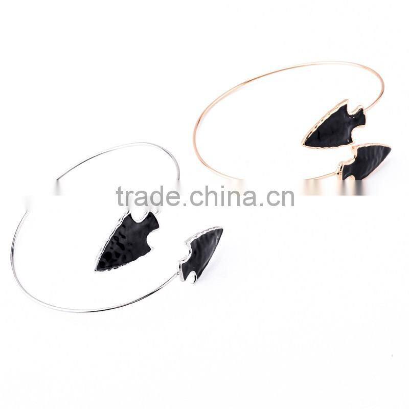 Hot gold triangle arrows arm chain