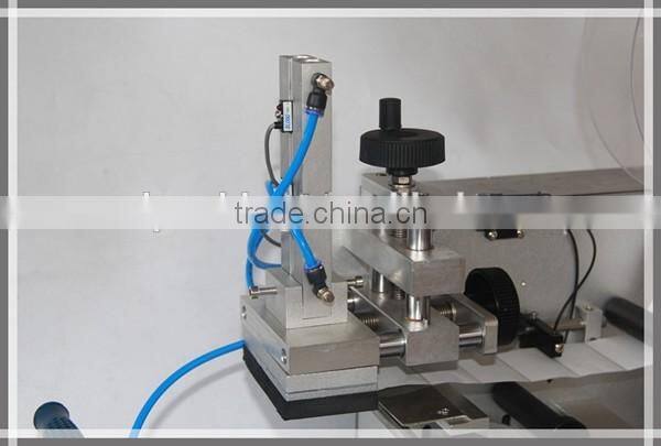 High quality semi-Automatic round bottle labeling machine,water bottle labeling machine made in china