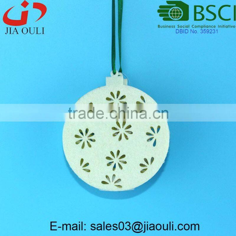 BSCI Audit Factory Unique design Easter decorations with LED light non-woven chicken hanger