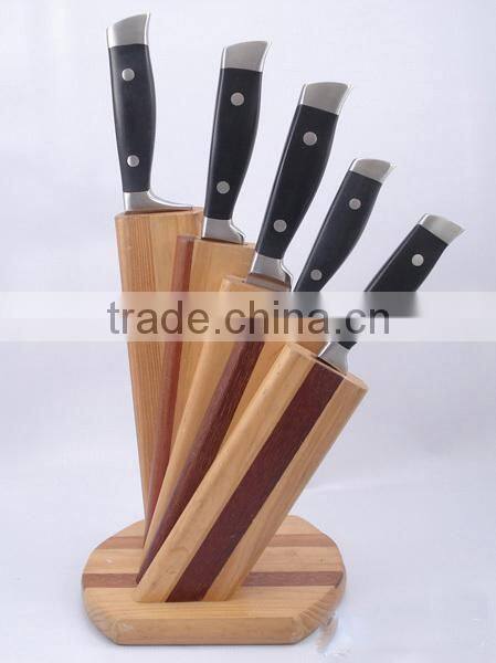 5-Pieces Knife set: 5 knives + wooden knife block.