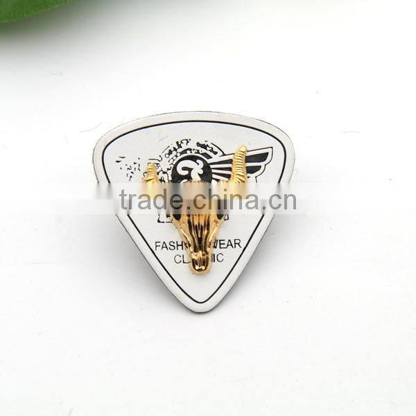 White PU leather sew on patches with gold metal plates fashion clothing label for jeans/jacket PLB-013