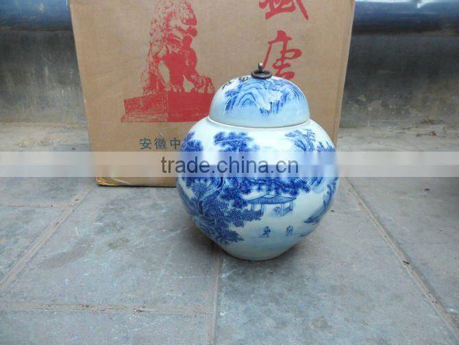 Chinese antique blue and white ceramic vase